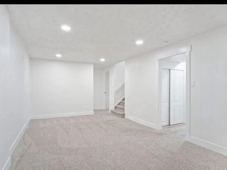 446 E Mountain View Dr — Photo 7
