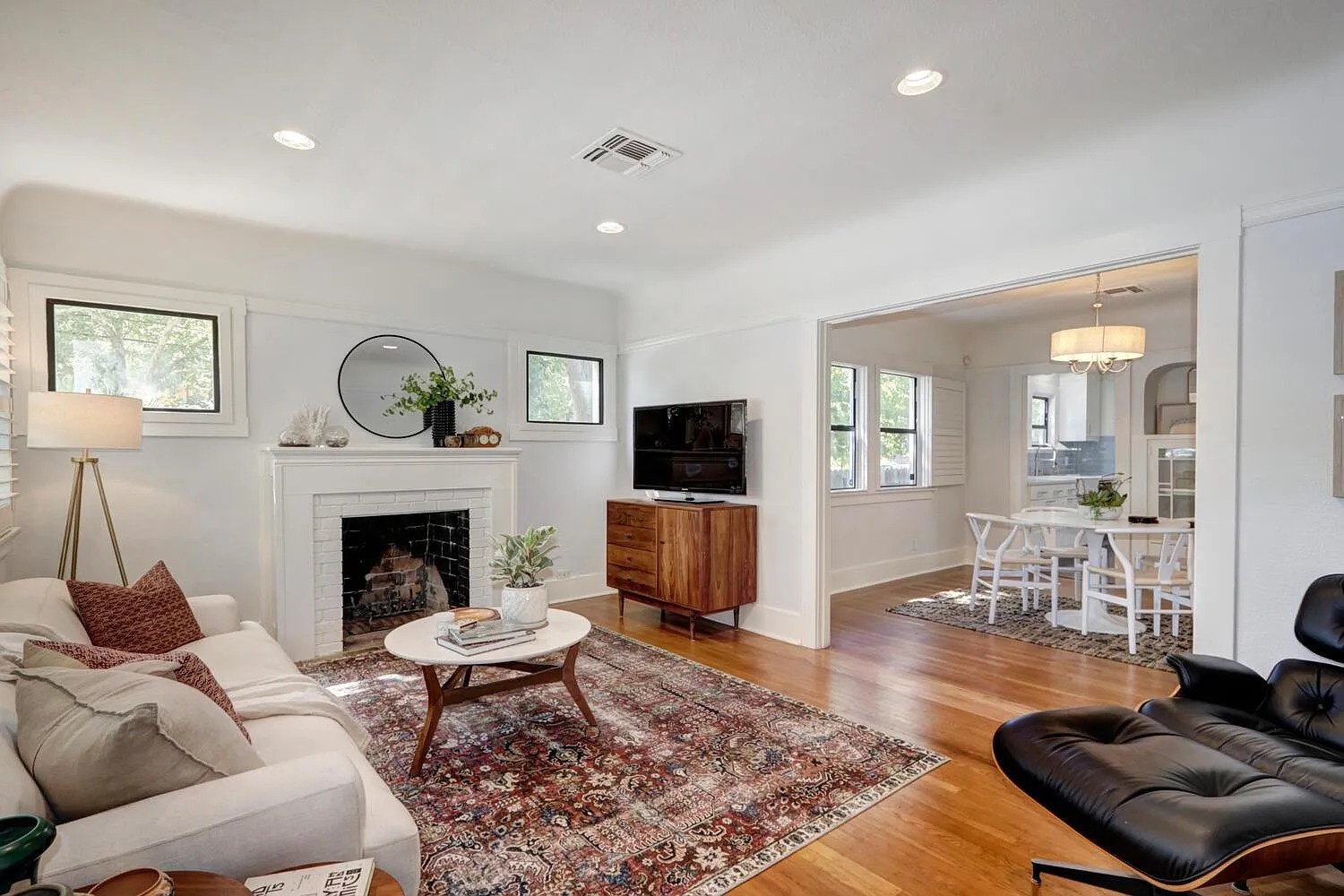 2501 T St photo 1