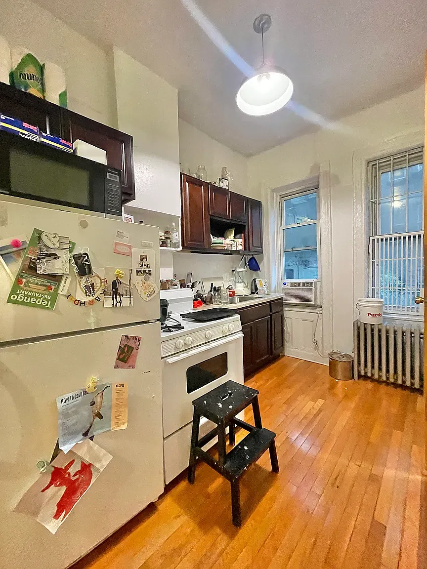 940 Kent Ave — Photo 2