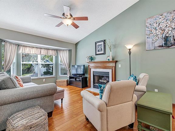 2nd image of 219 Wynstay Ave