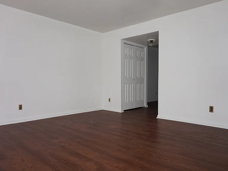931 N Central Ave — Photo 4