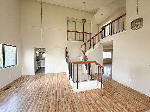 5th image of 118 Meadowlark Way
