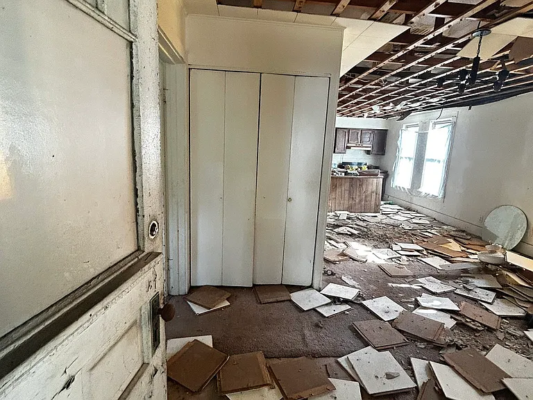 304 N Spruce St — Photo 32