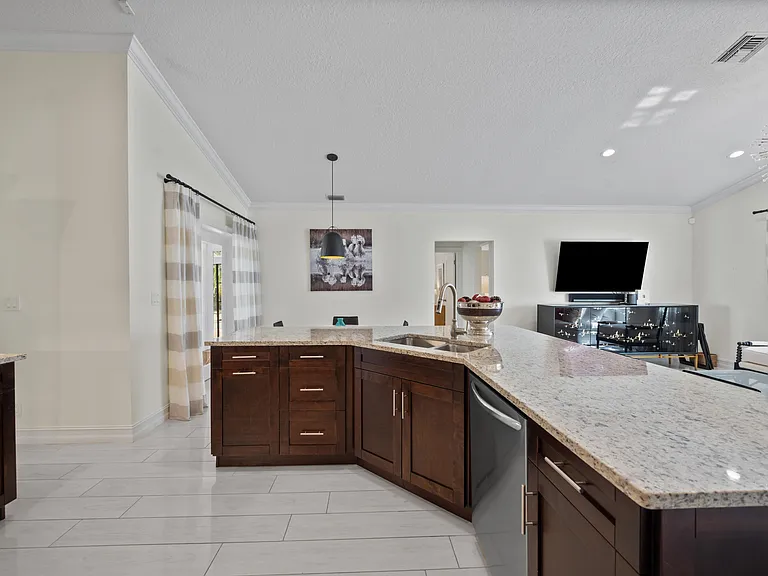 13741 Sheffield St — Photo 10