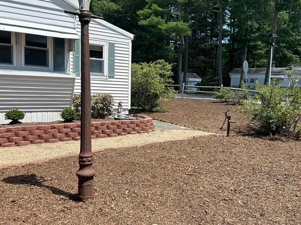 28 Maplewood Dr, Halifax, MA 02338