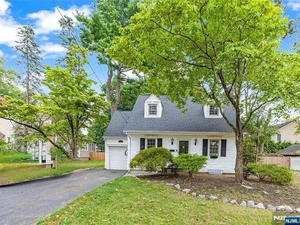 335 River Rd, New Milford, NJ 07646
