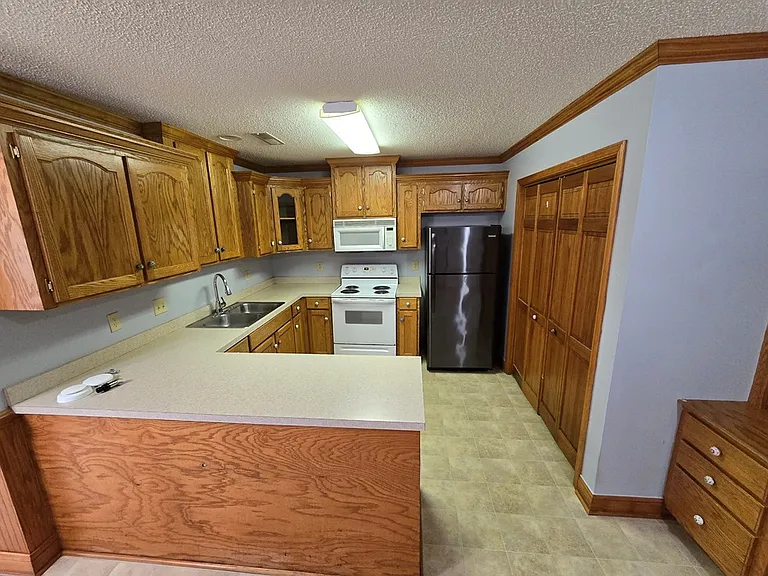 3563 Beacon Dr — Photo 6