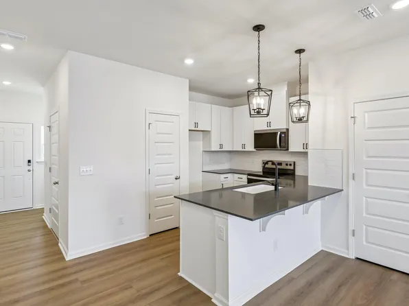 2043 Oakdale Dr, Durham, NC 27703