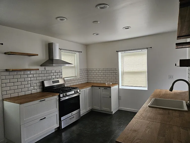 3935 Farrell Dr — Photo 5