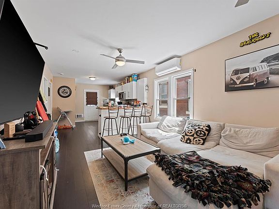 5th image of 1564 Langlois Ave