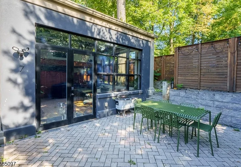 51 Greenwood Ave — Photo 1