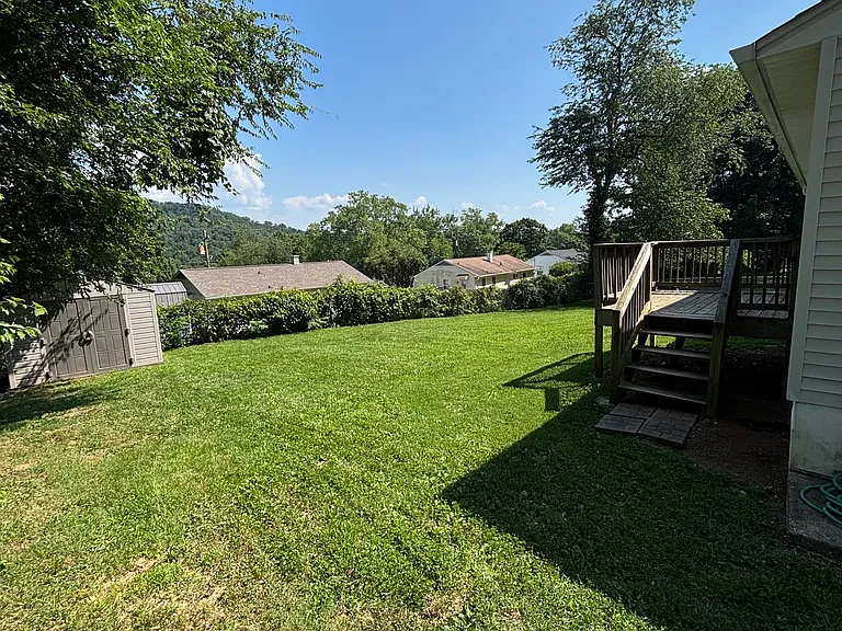 115 W Arrowwood Rd — Photo 3
