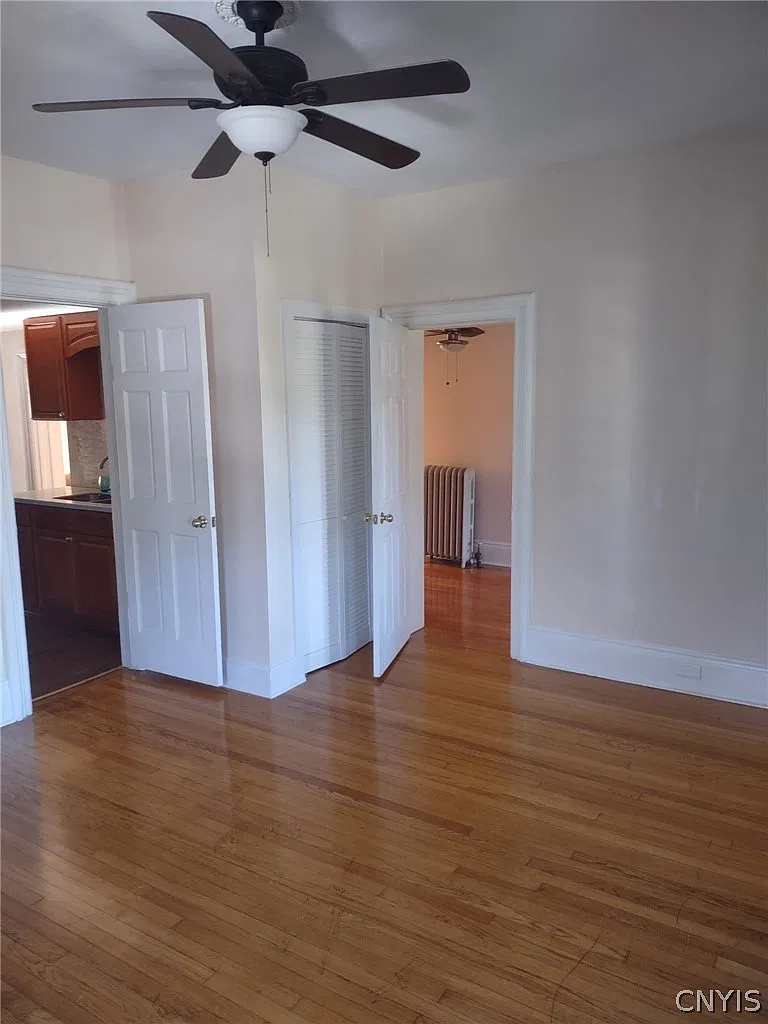 3 bed, 1.0 bath, 2658 sqft, $1,950 — Photo 3