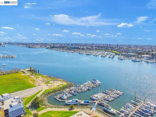 7 Embarcadero W APT 312, Oakland, CA 94607