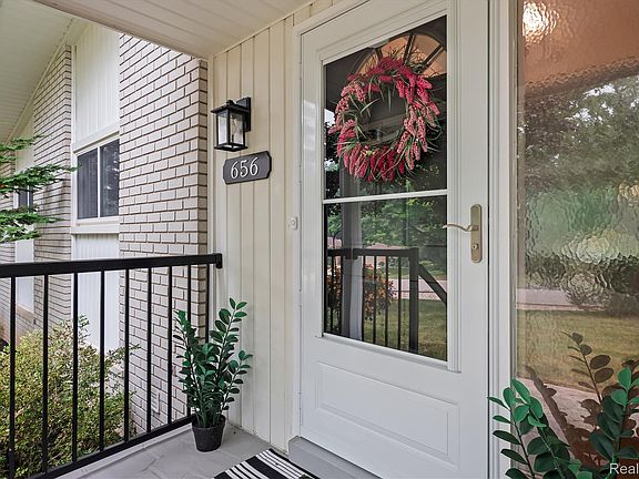 2nd image of 656 Lynndale Ct