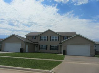 1504 Springbrook Dr, Cedar Falls, IA 50613
