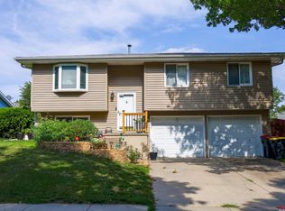 5008 Bunker Hill Rd, Lincoln, NE 68521