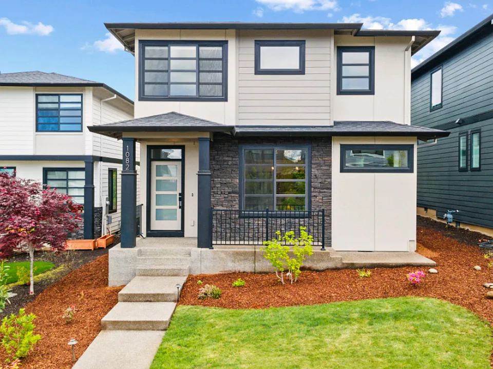 1082 SW Dottie Ct
