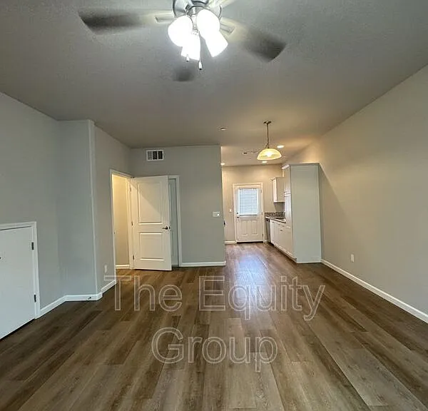414 S Summit St #103 — Photo 2