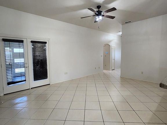 4th image of 2525 Windsor Pl