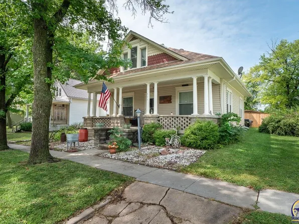 325 Kansas Ave, Alma, KS 66401
