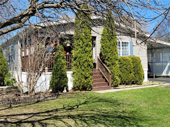 6382 Lambert St, Victor, NY 14564