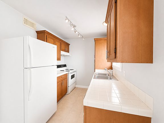 2nd image of 2428 Upas Ave #12
