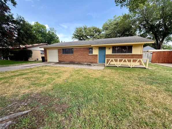 308 Simmons Dr, Hurst, TX 76053