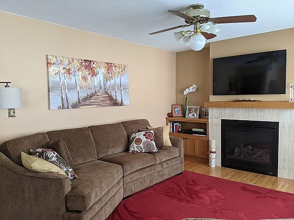 2nd image of 921 Aspen Dr