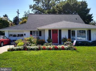 14 Hamlet Rd, Levittown, PA 19056