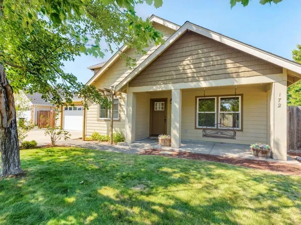 172 SE Yorktown Dr, Grants Pass, OR 97527