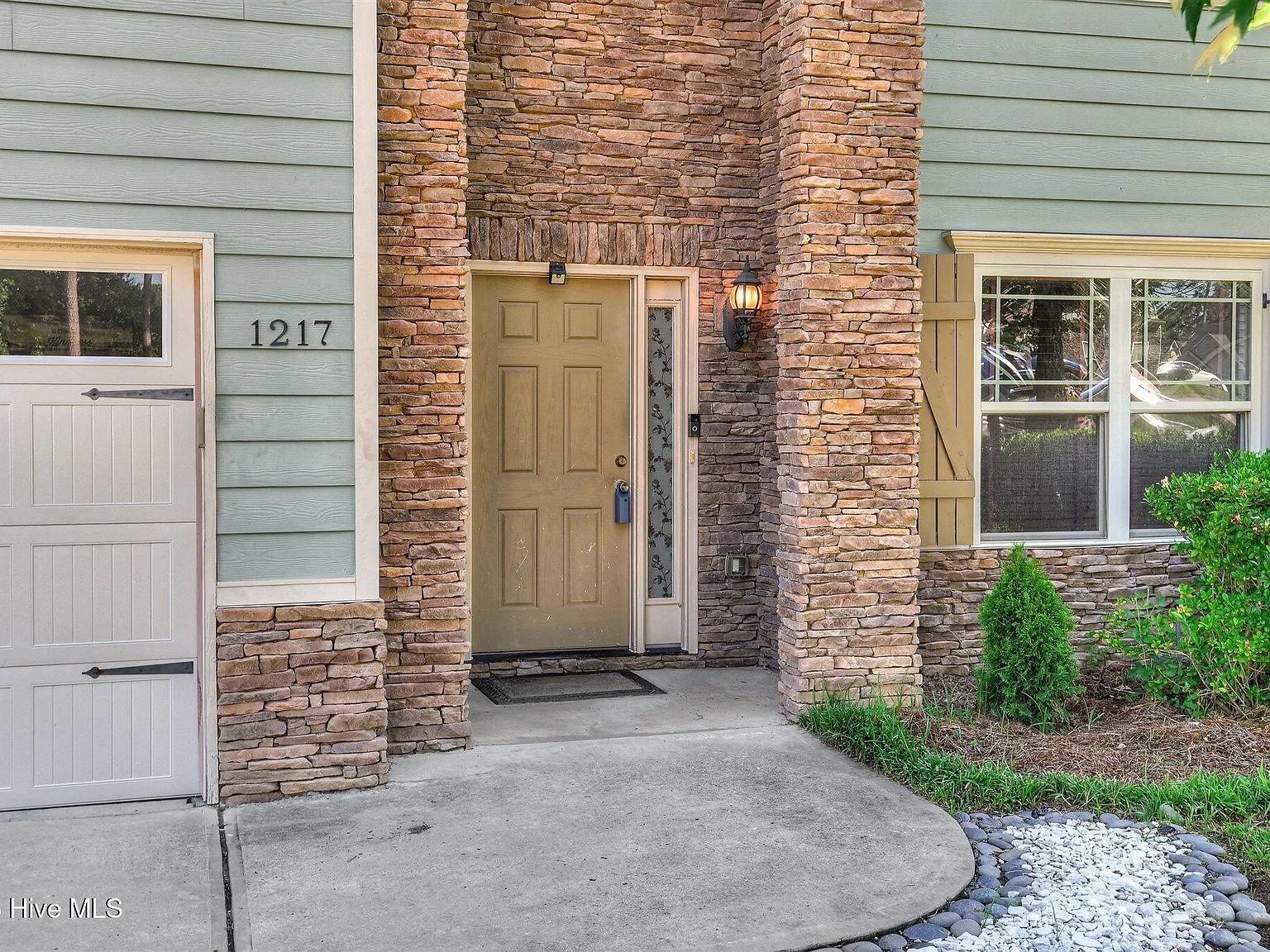 5 bed, 3.0 bath, 2900 sqft, $2,600 — Photo 4