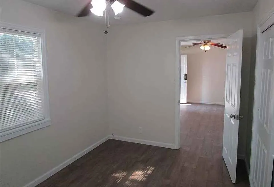 1114 Iowa Ave — Photo 3