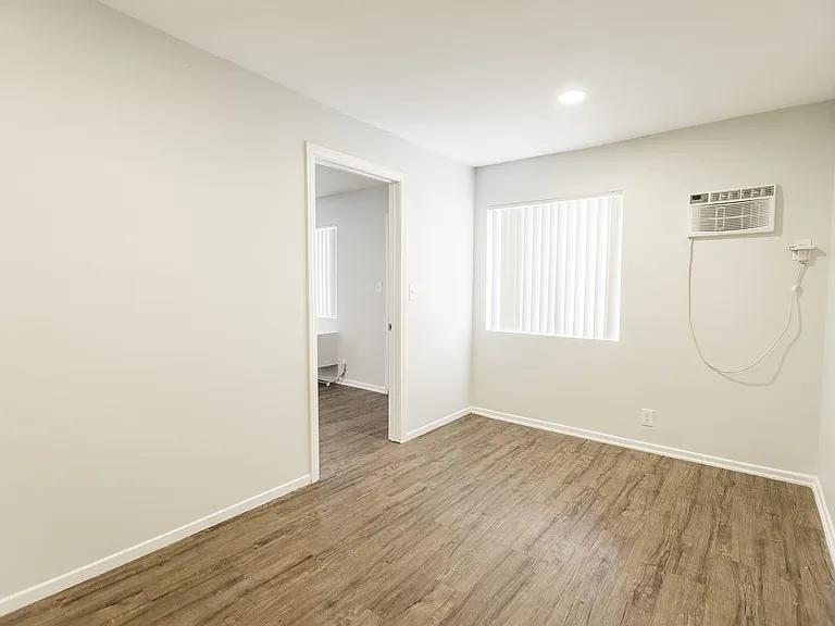 18407 Dearborn Street — Photo 66