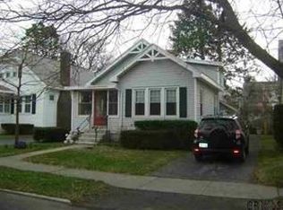 16 Verplanck Ln, Cohoes, NY 12047