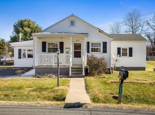 1807 Orchard Ln, Staunton, VA 24401