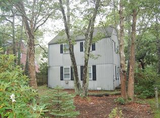 31 Beacon Ave, Oak Bluffs, MA 02557