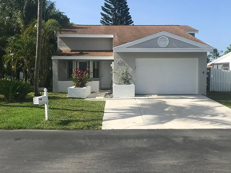 30 Paxford Ln — Photo 1