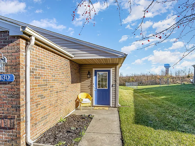 130 Overbrook Ct — Photo 2