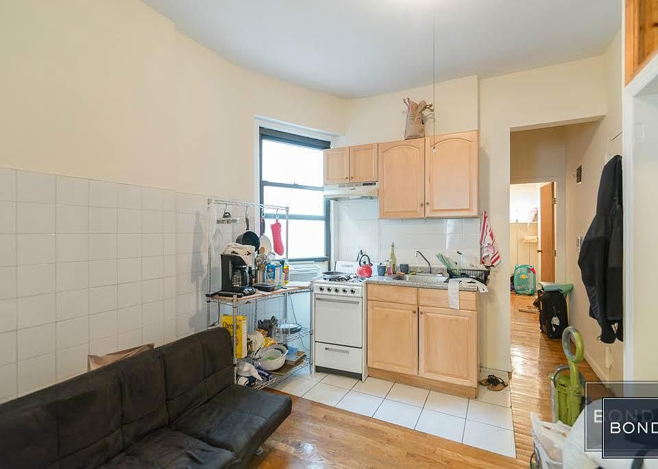 2nd image of 17 Saint Marks Pl APT 018