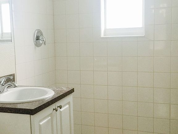 5th image of 219 NW 10th St APT 1