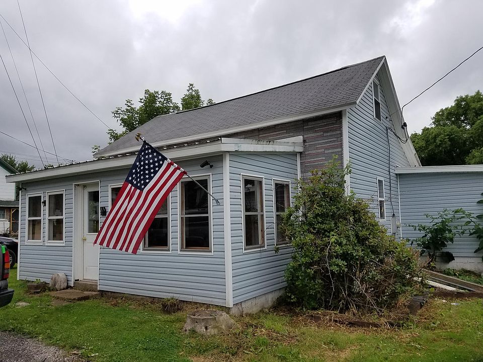 Front view. House faces east.