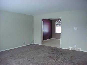 4th image of 969 E 21st St