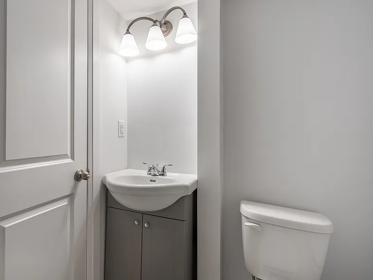 524 King St E #3 — Photo 14