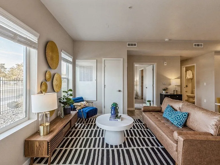 Parq Crossing Apartments — Photo 4
