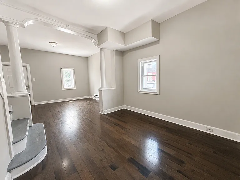 925 W Seltzer St — Photo 3