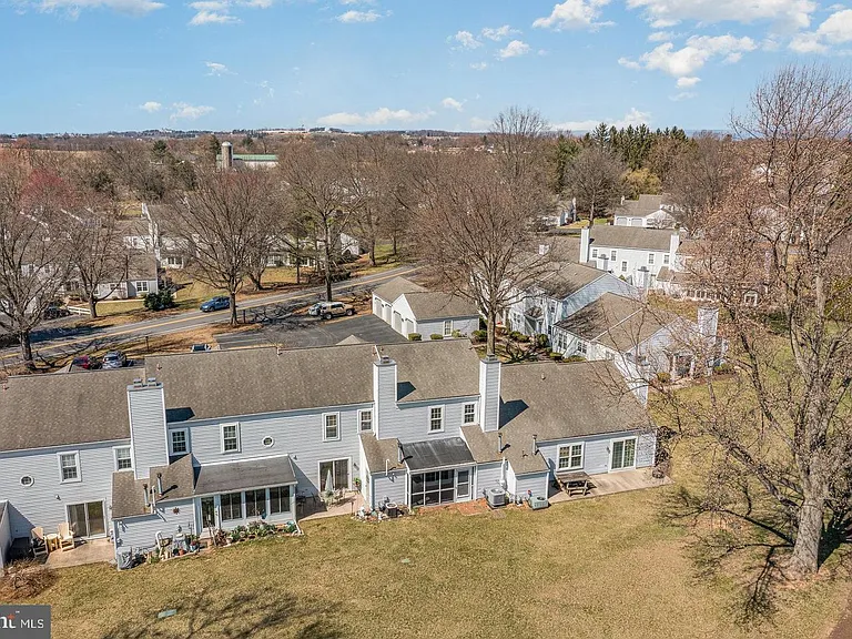 407 Cambridge Ct — Photo 28