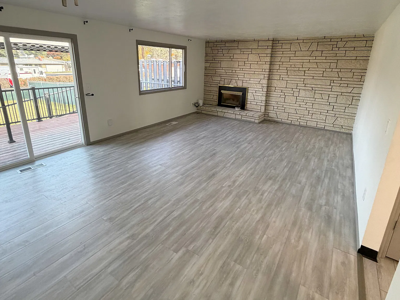 3 bed, 2070 sqft, $2,600 — Photo 2