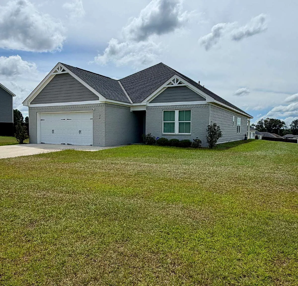 4 bed, 3.0 bath, 2097 sqft, $2,350 — Photo 2