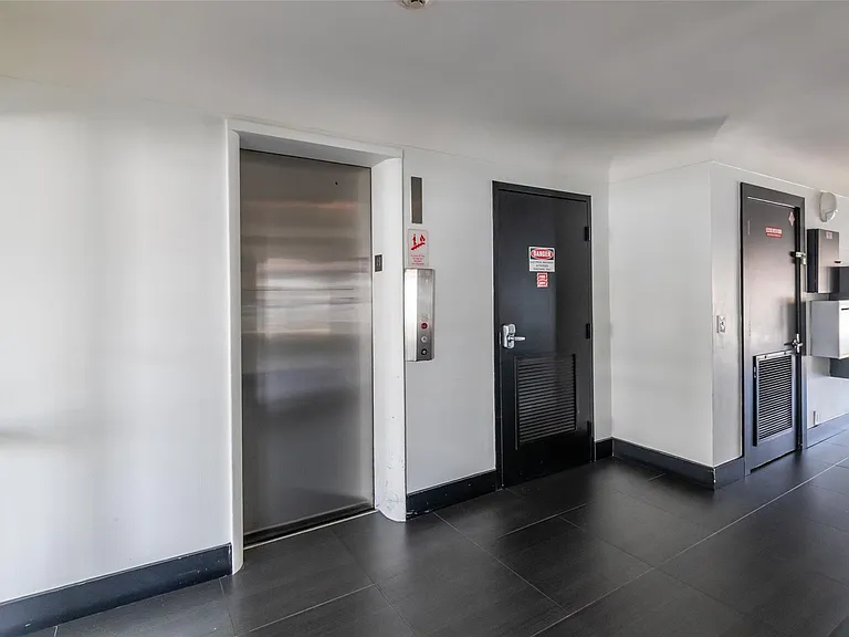 2881 NE 32nd St #119 — Photo 5